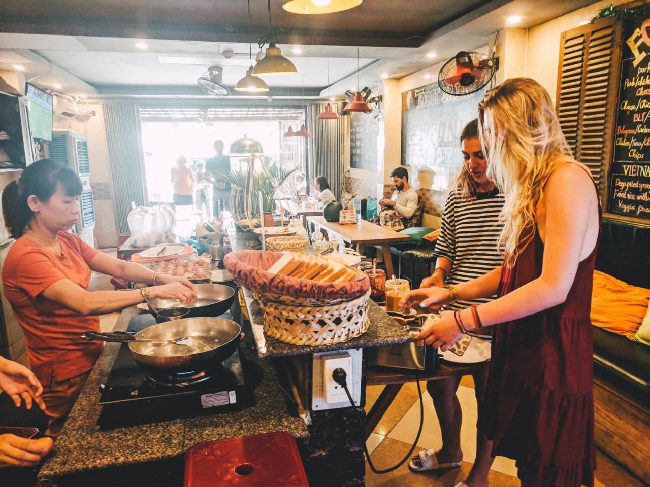 Tribee Kinh Hostel & Bar Хой Ан Екстериор снимка